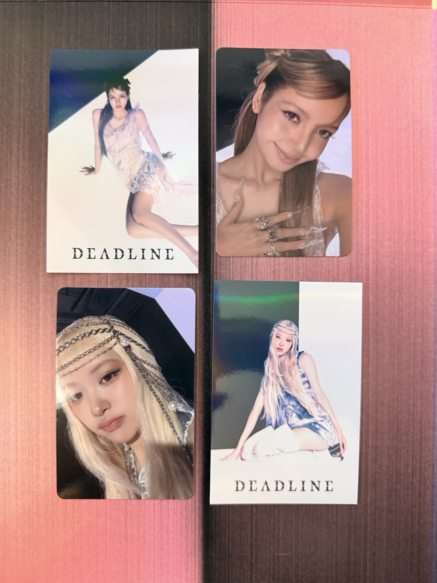 DEADLINE 粉版專輯卡+貼紙