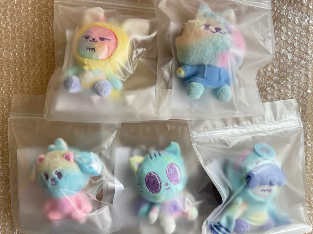 迷七 娃娃玩偶 彩虹角巴兔