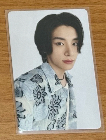 沈載倫24日週外套卡