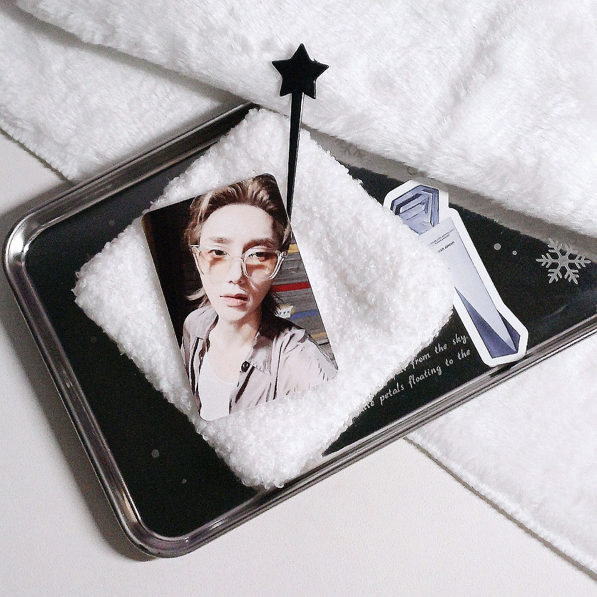 小雲矇矇地看著你