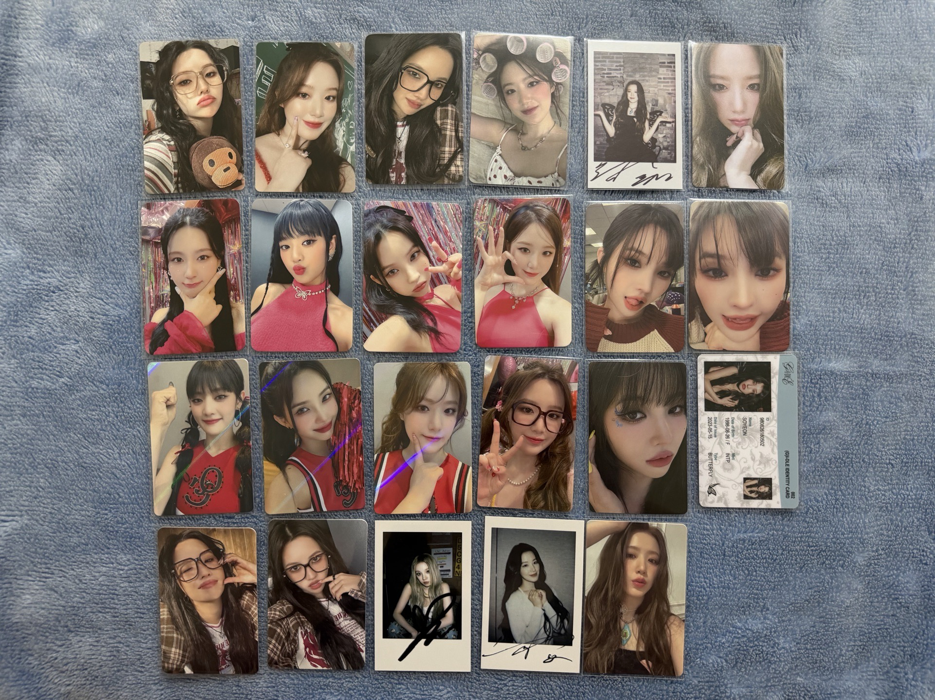 i-dle 迷你六專輯 I FEEL 特典