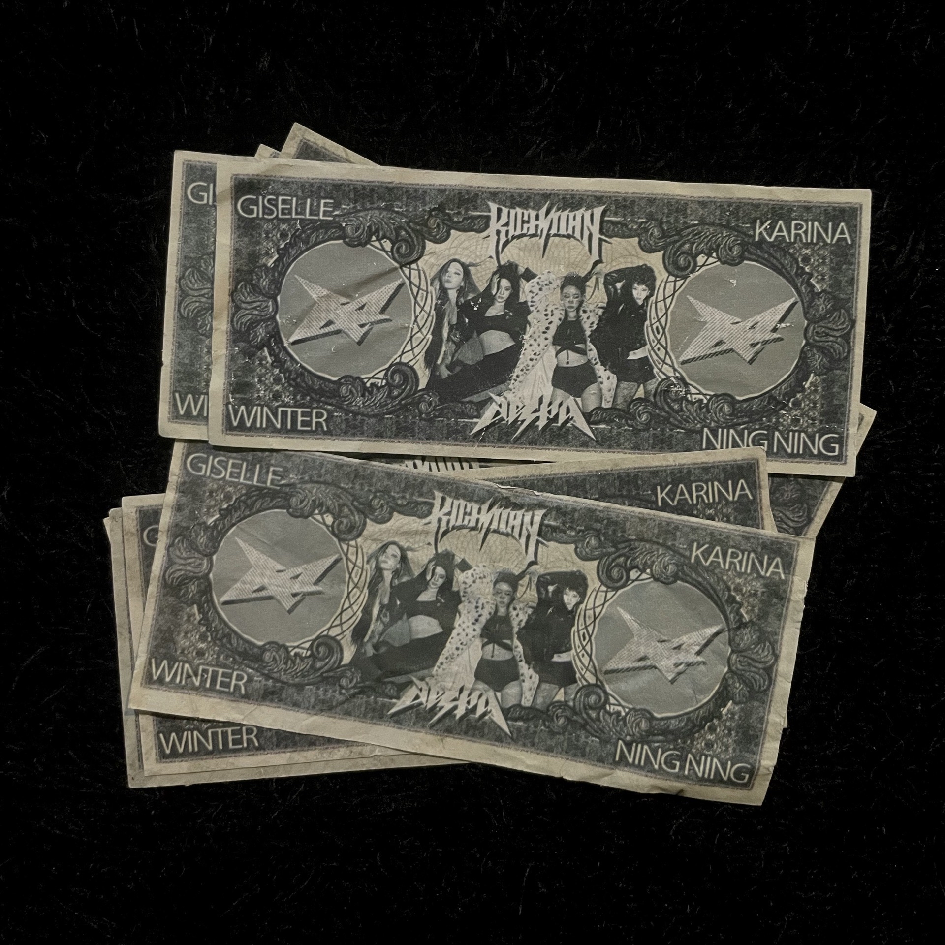 有買卡才能加購（有皺摺或髒污）