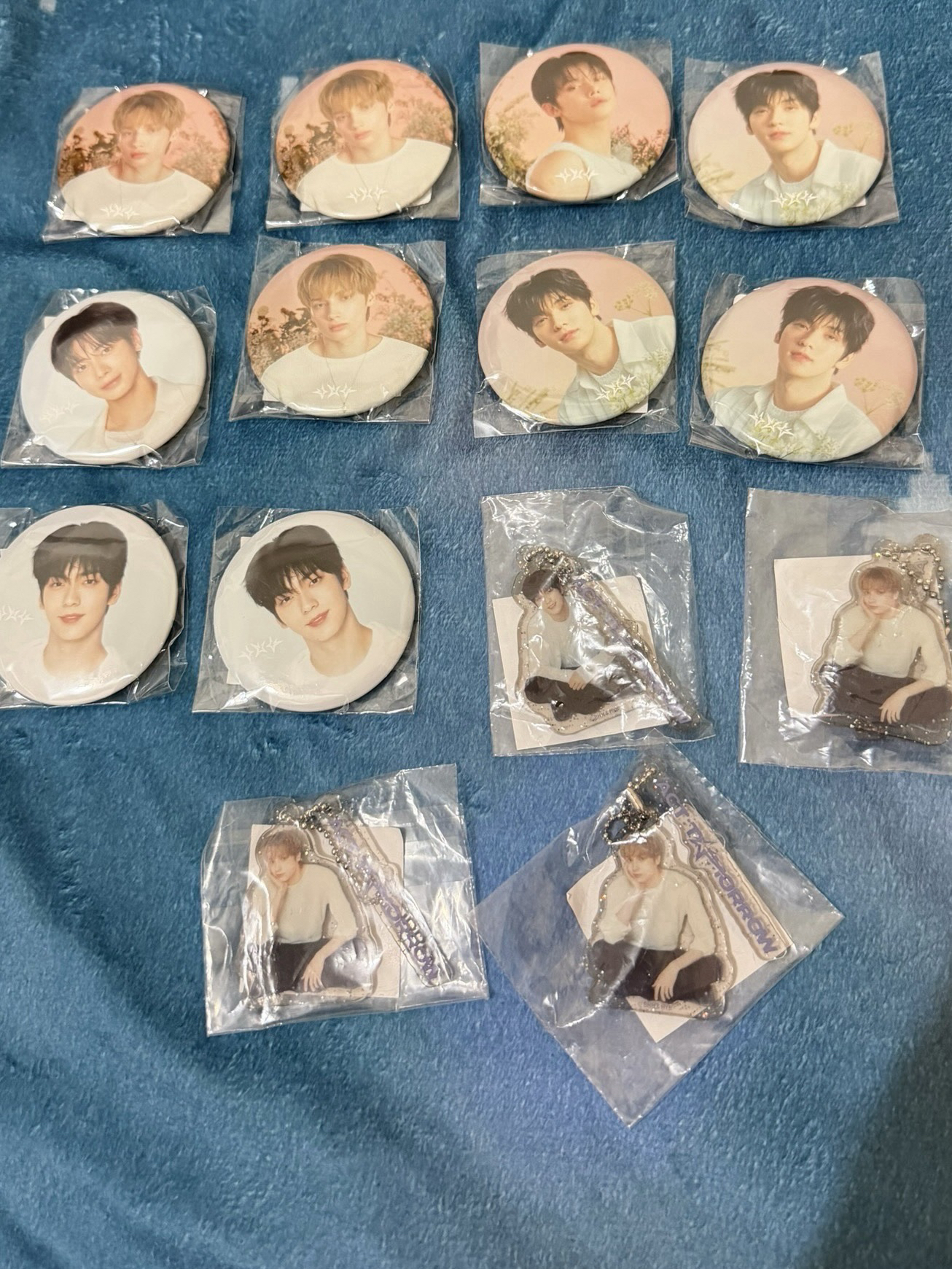 TOMORROW 日巡徽章 吊飾