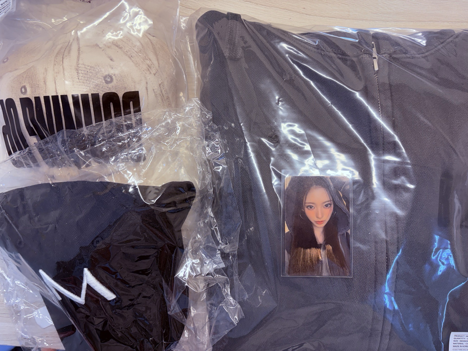 很多Meovv 周邊！！！有兩圖不拆售