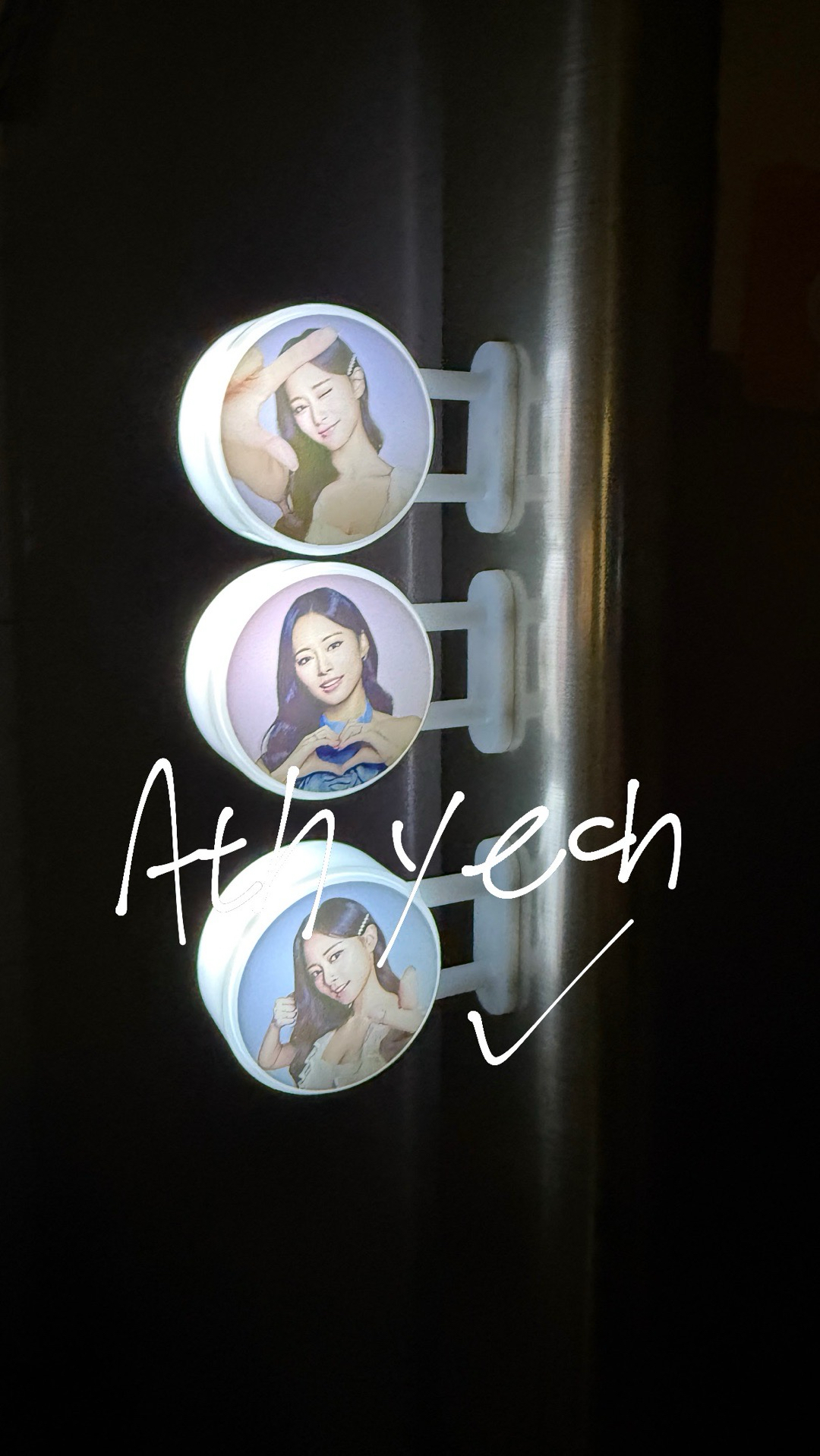 子瑜小夜燈、藍禮服側邊卡