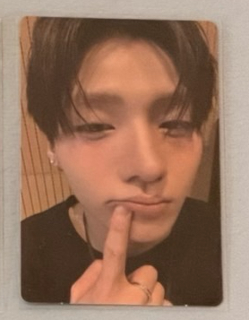 摸嘴角（需多帶🔖1張）