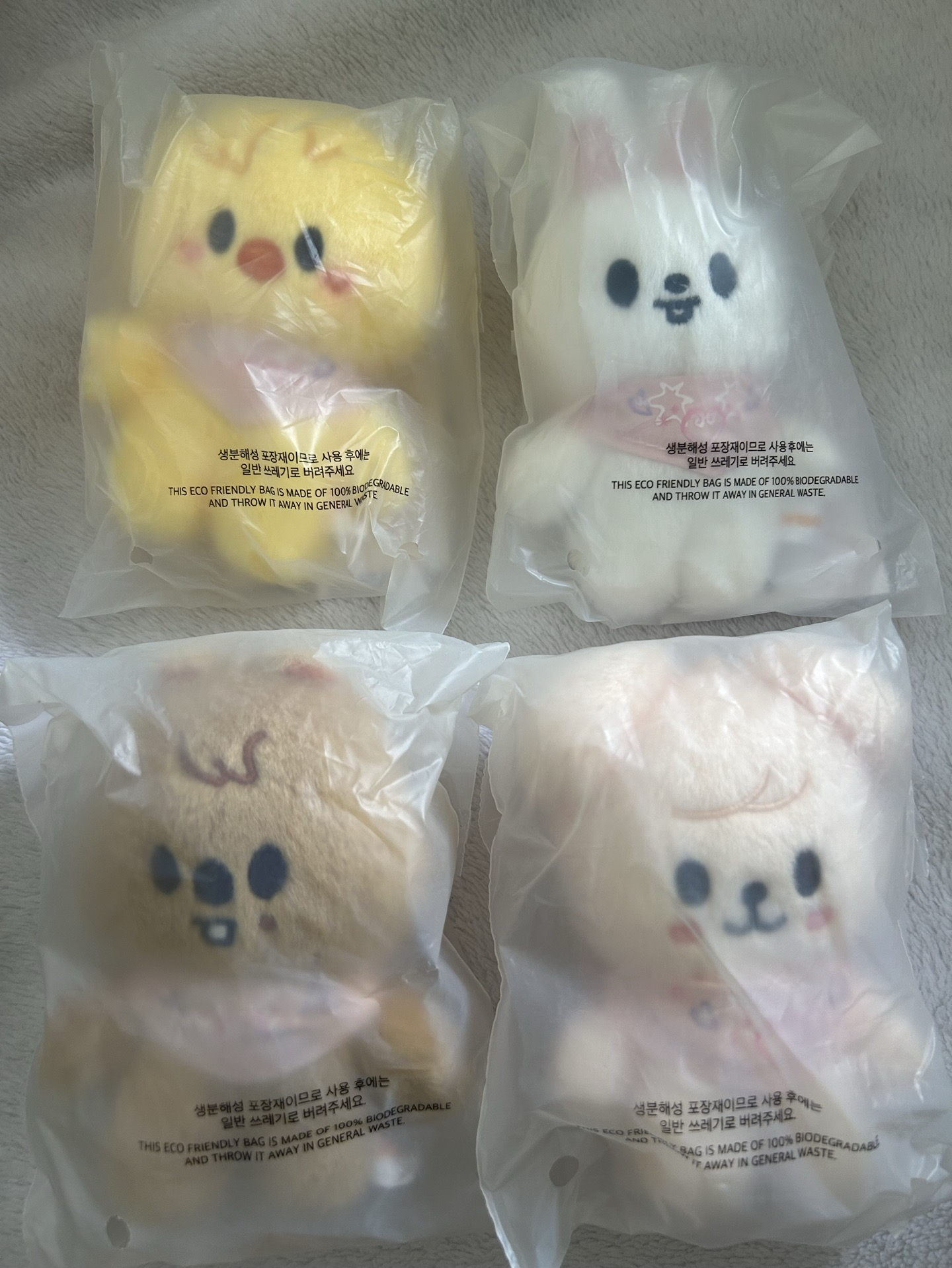 STRAY KIDS skzoo口水巾娃