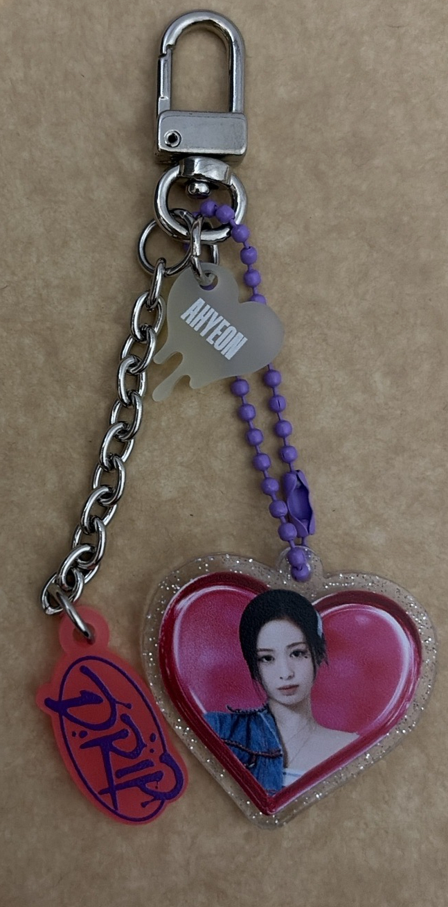 🥨DRIP 愛心壓克力 鑰匙圈