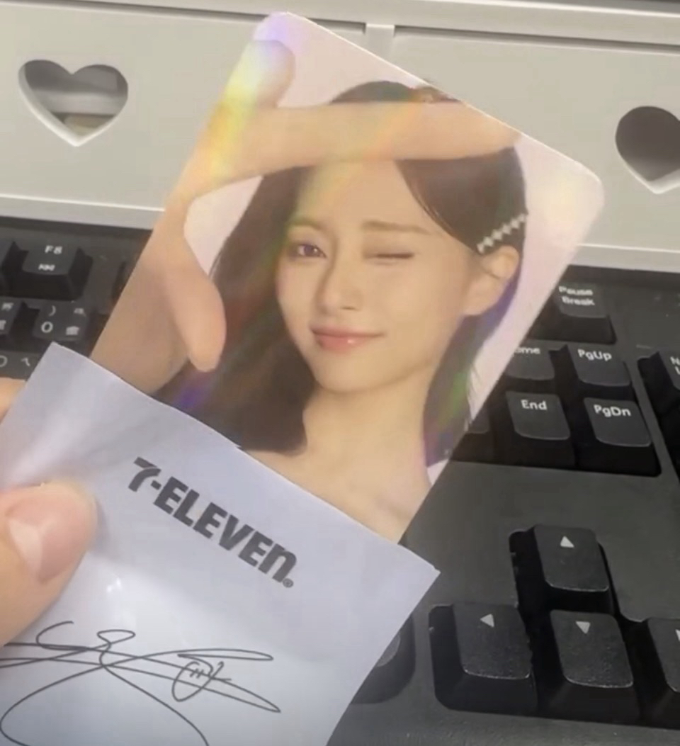 子瑜 711 限量閃卡