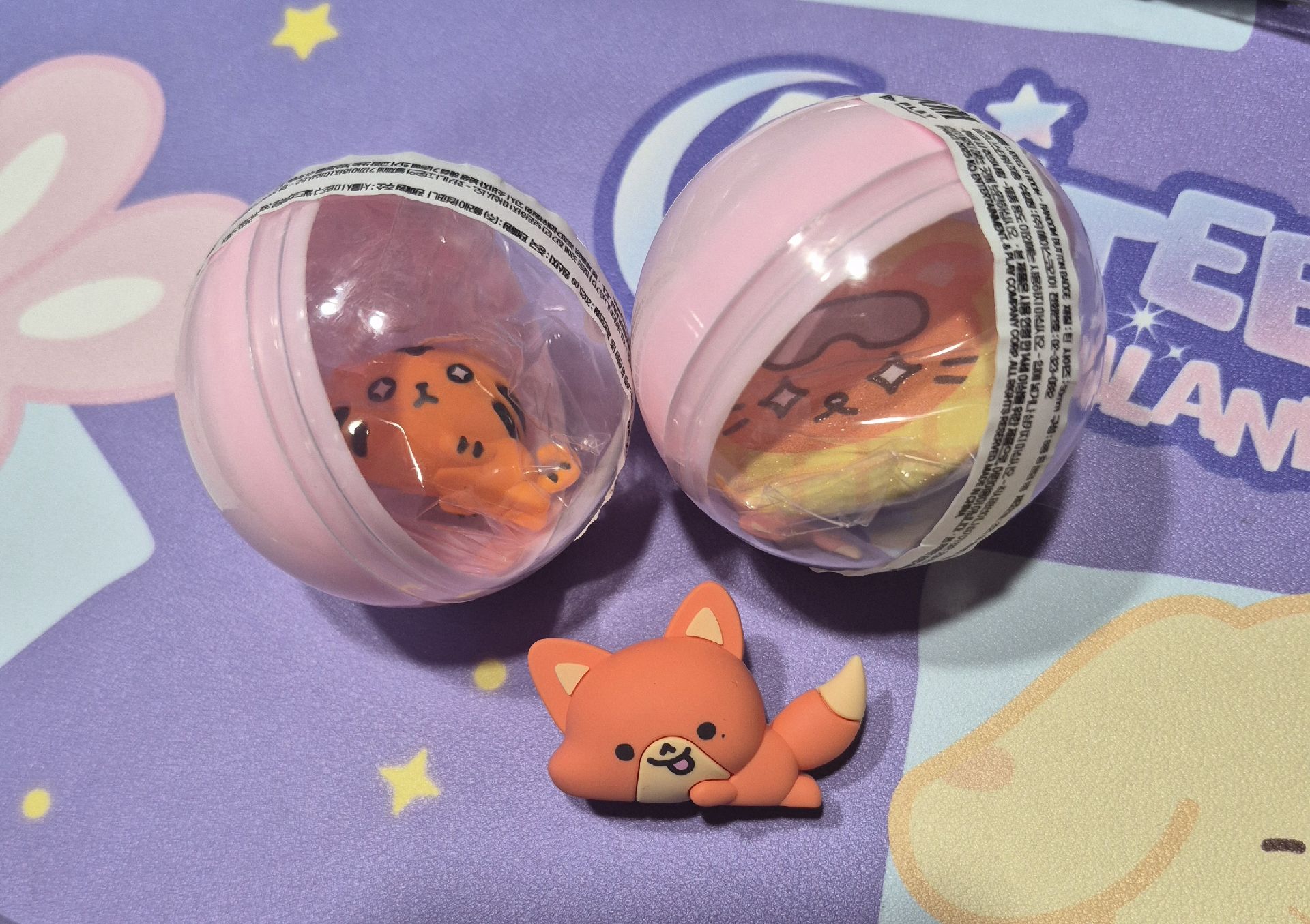 8ROOM 中徽章+中榮公仔