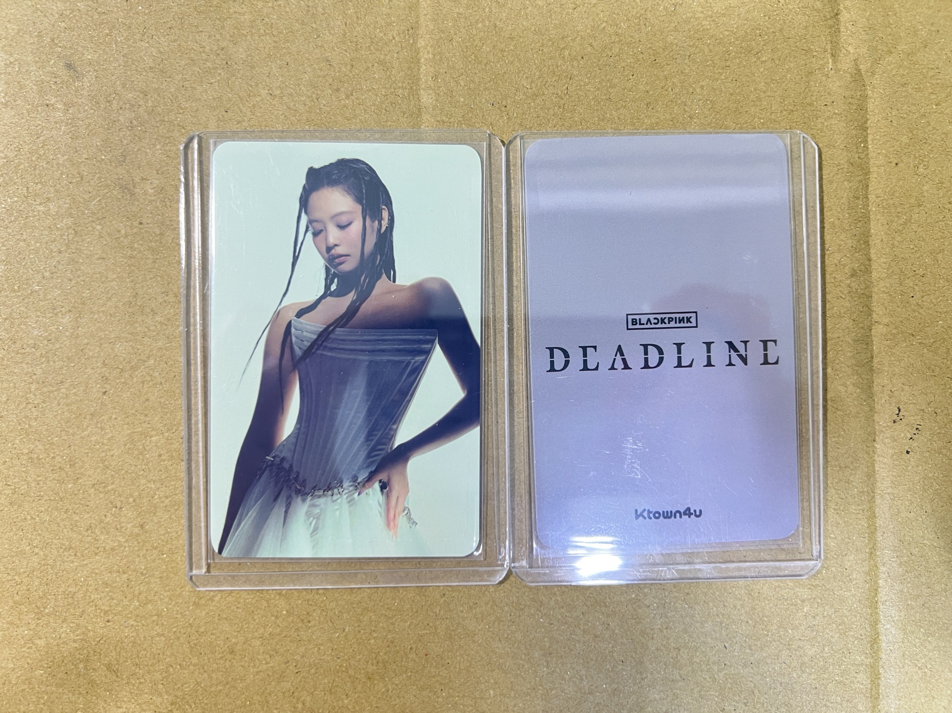 卡背是Ktown4U的Jennie