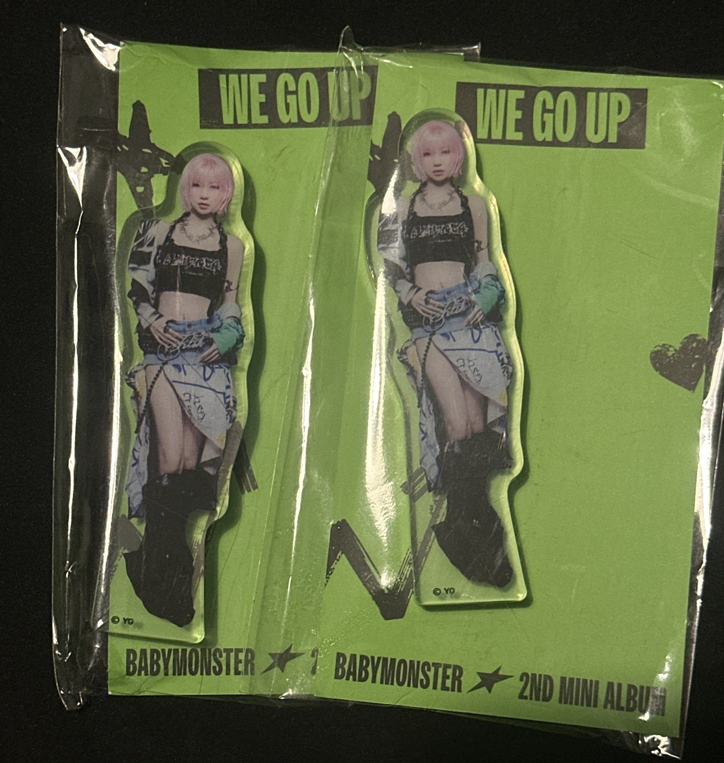 WE GO UP 立牌 壓克力立牌 角