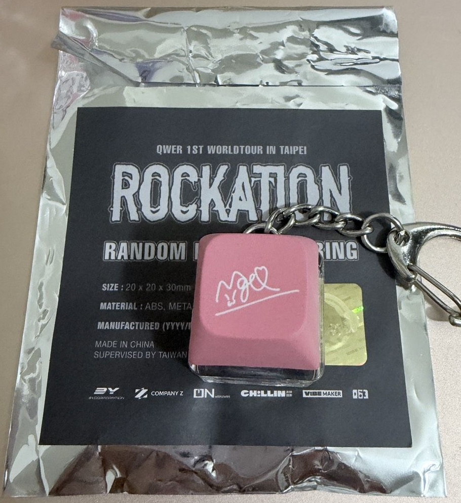 QWER 台北場鍵帽塔