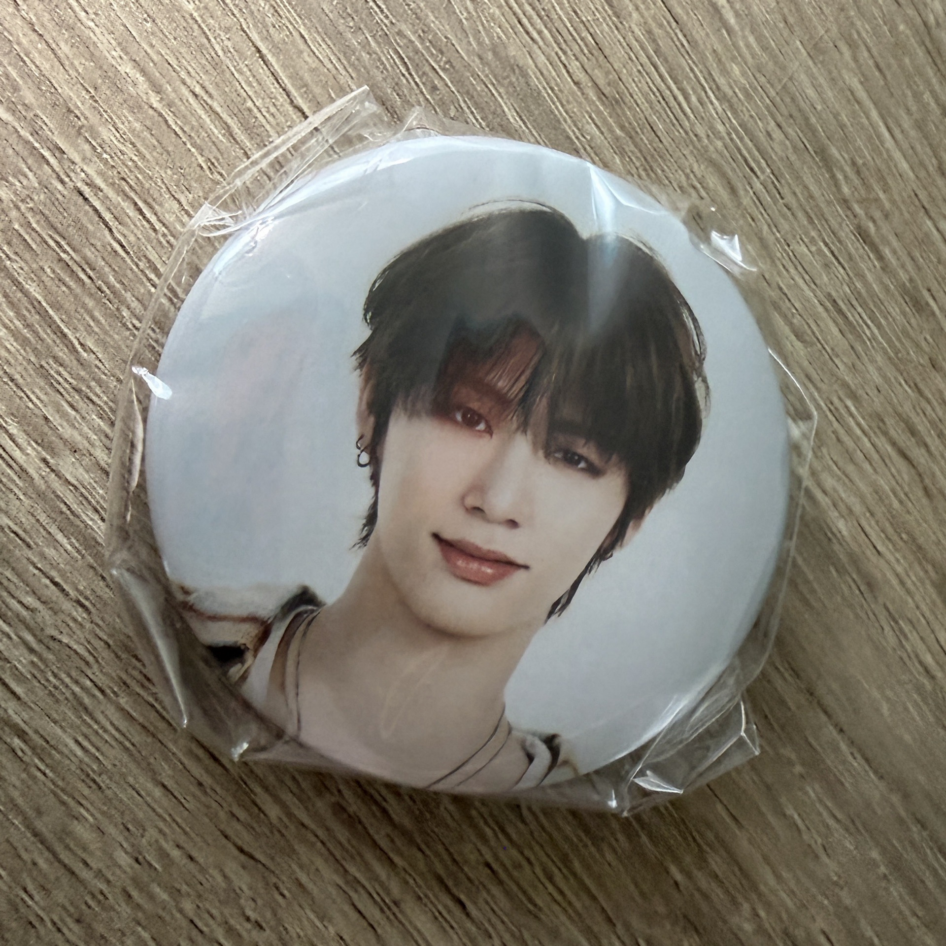 東旼招牌尷尬臉徽章 一枚