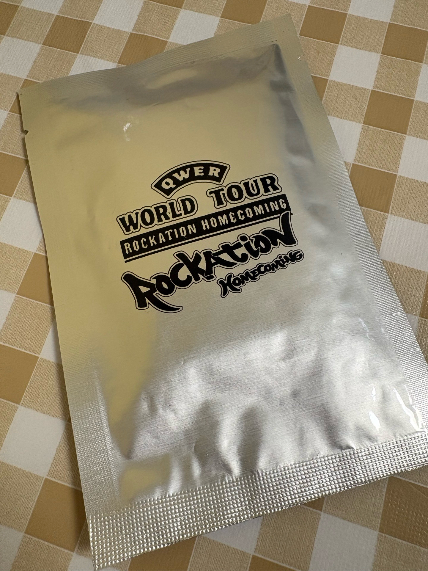 QWER 一巡安可週邊卡包