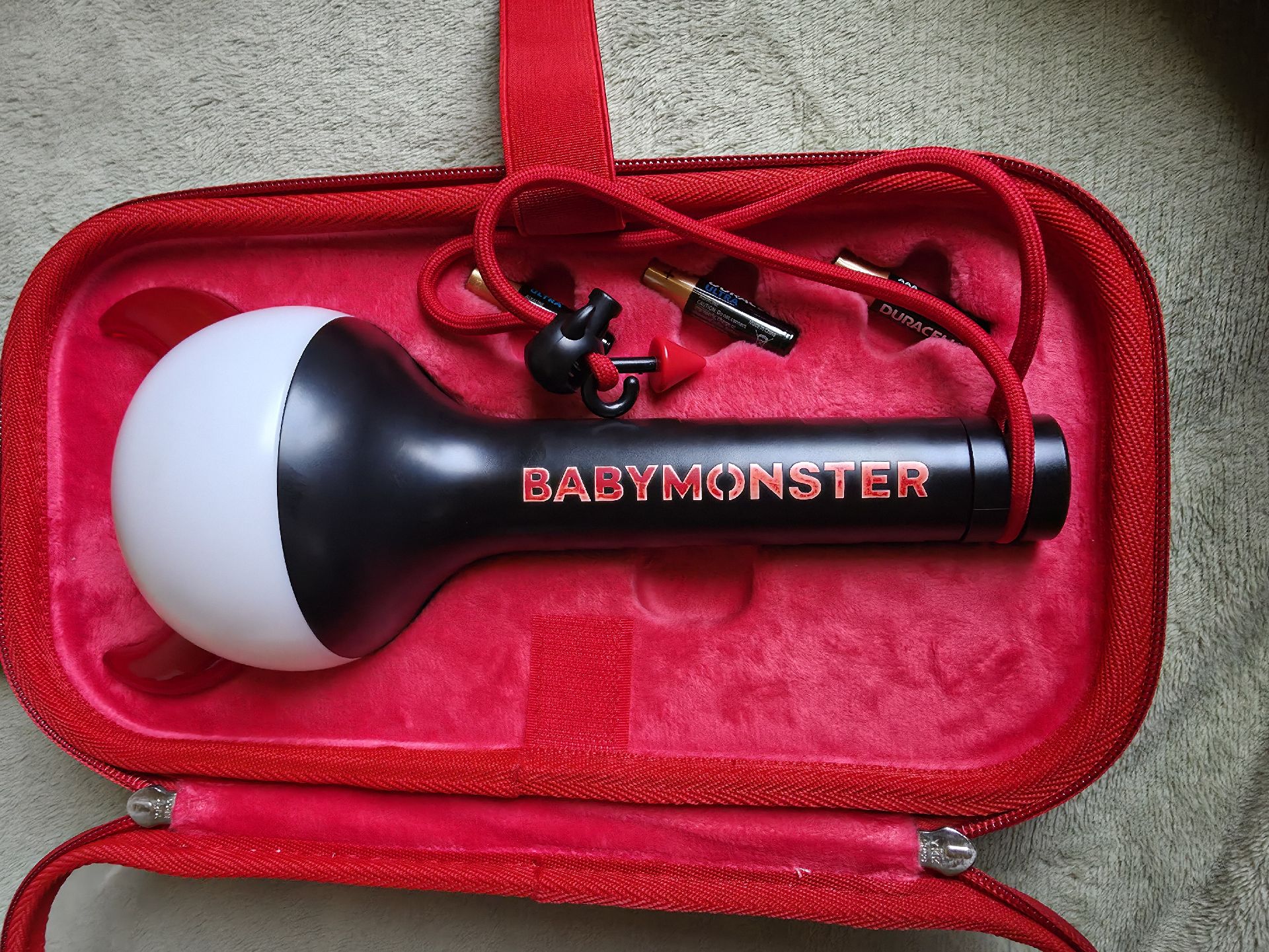 二手官方手燈、2025世巡VIP專屬吊牌／明信片、DRIPms幸運卡、YG預售禮小卡