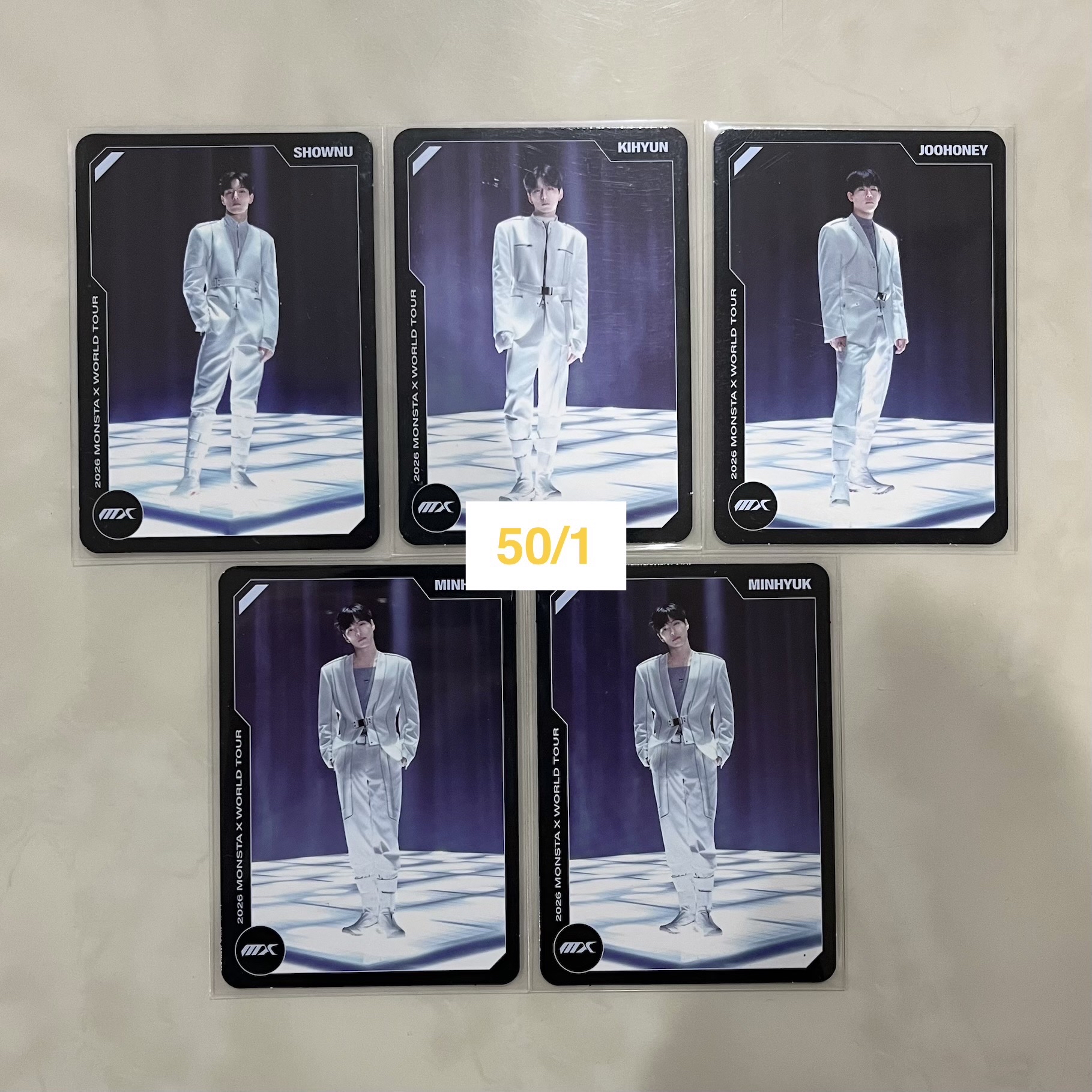 Monsta X 世巡卡包隨機卡