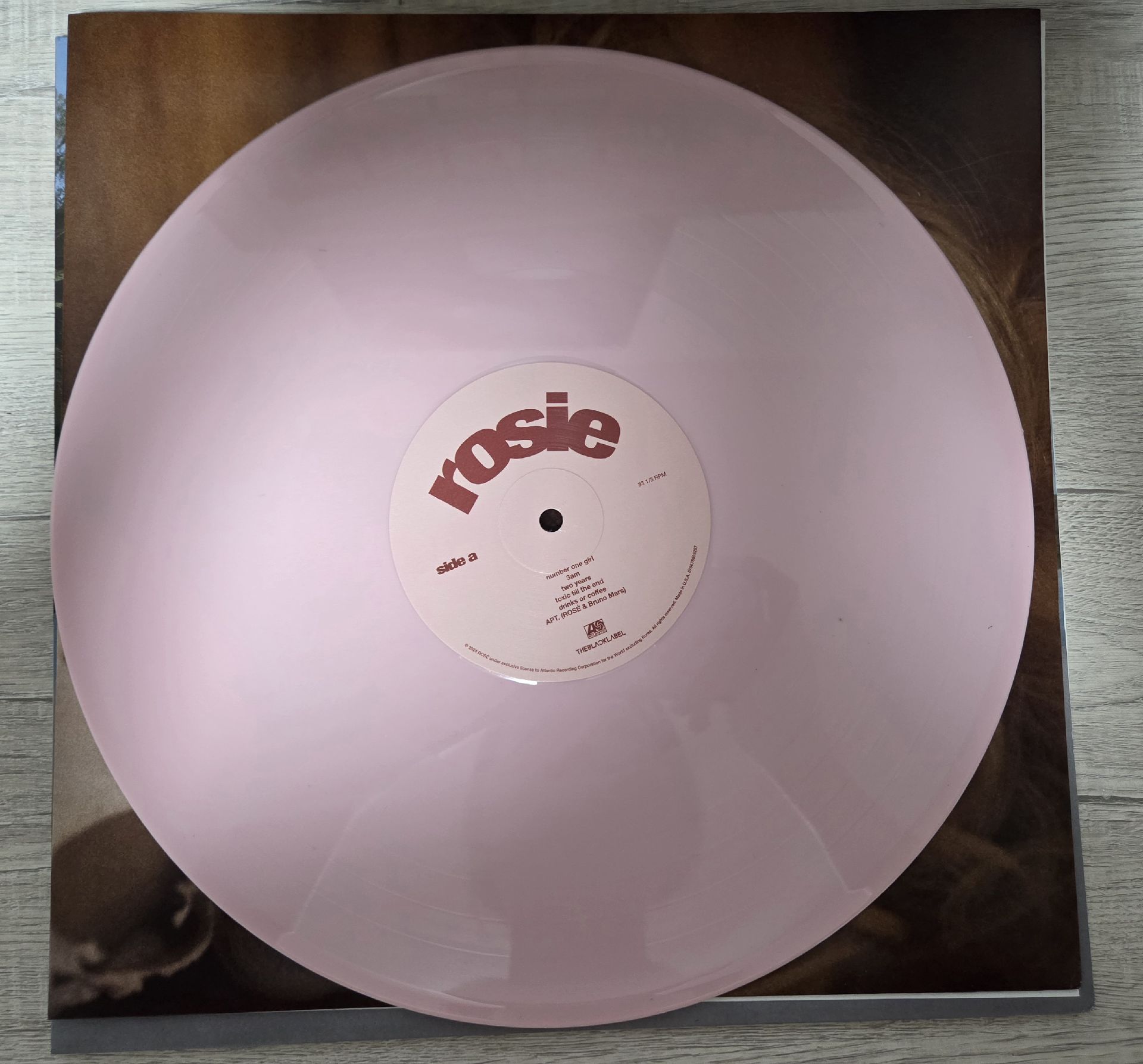 Rosé first studio album Rosie 粉膠