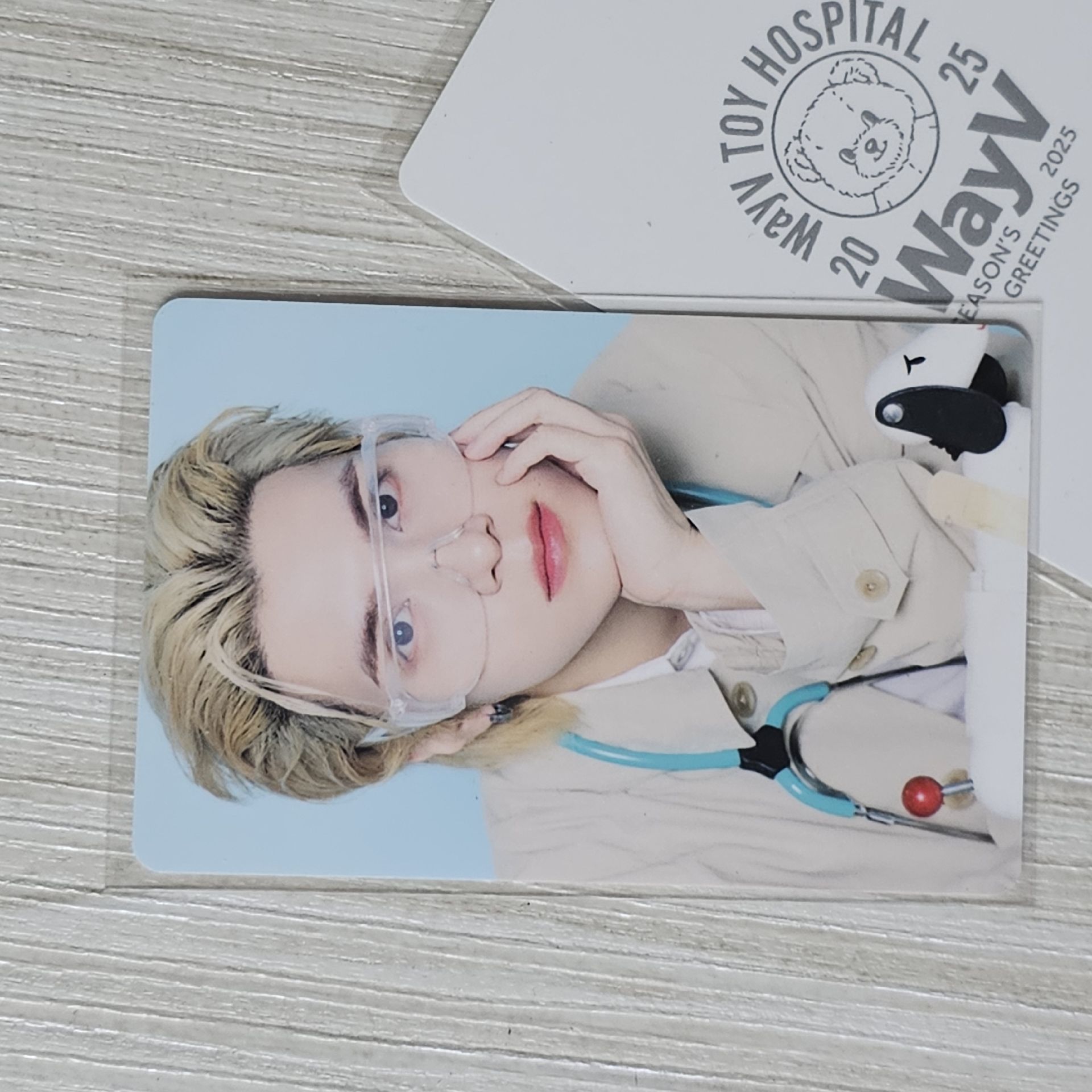 隨機卡 官拍 撐下巴