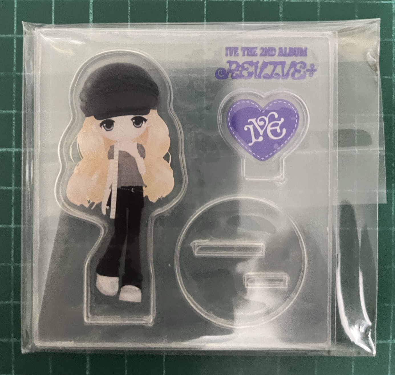 REVIVE+ LOVED IVE全專 員卡、怜立牌