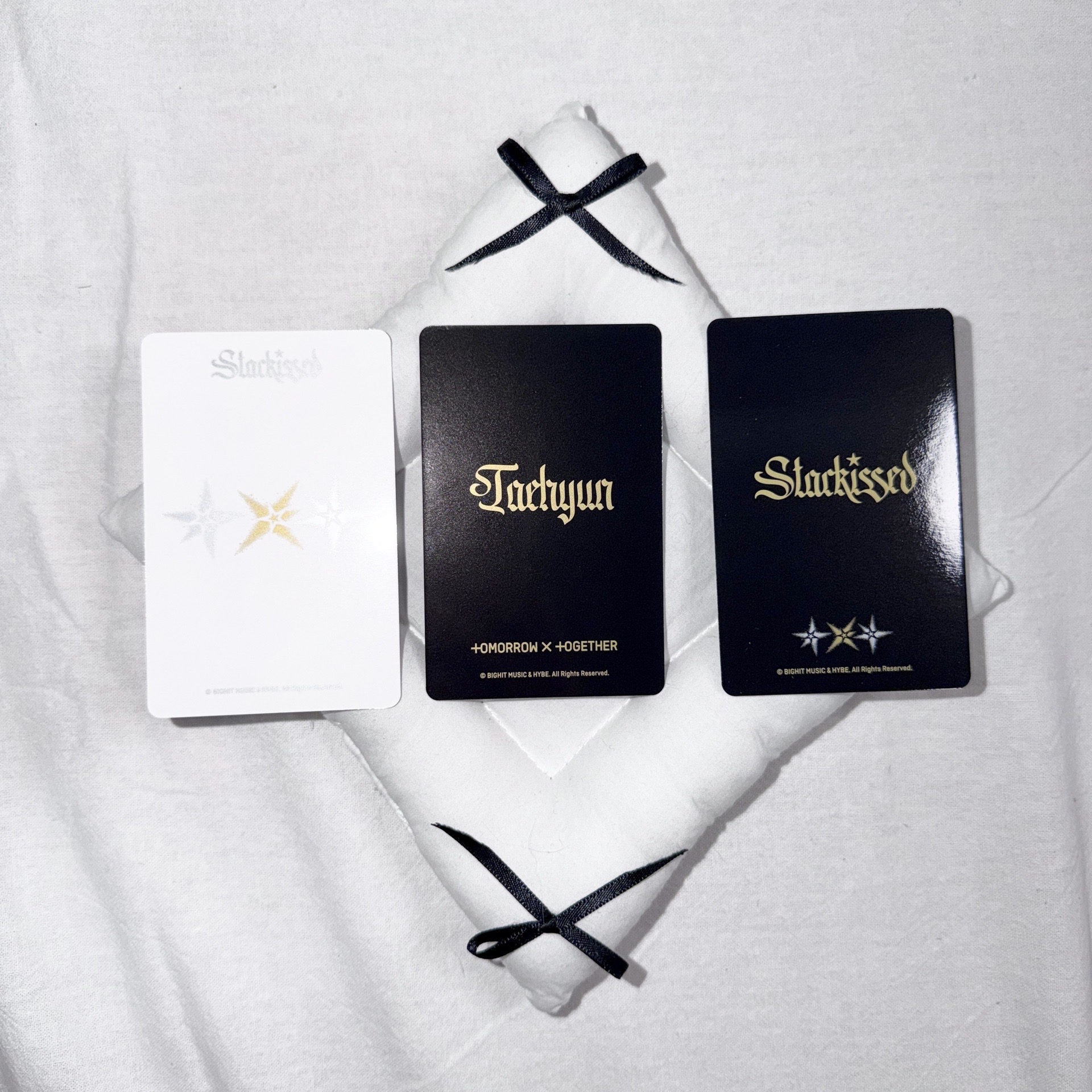 ⚪️𝙎𝙩𝙖𝙧𝙠𝙞𝙨𝙨𝙚𝙙 隨機卡 𝙏𝘼𝙀𝙃𝙔𝙐𝙉 (整圖不拆）送紙花如圖