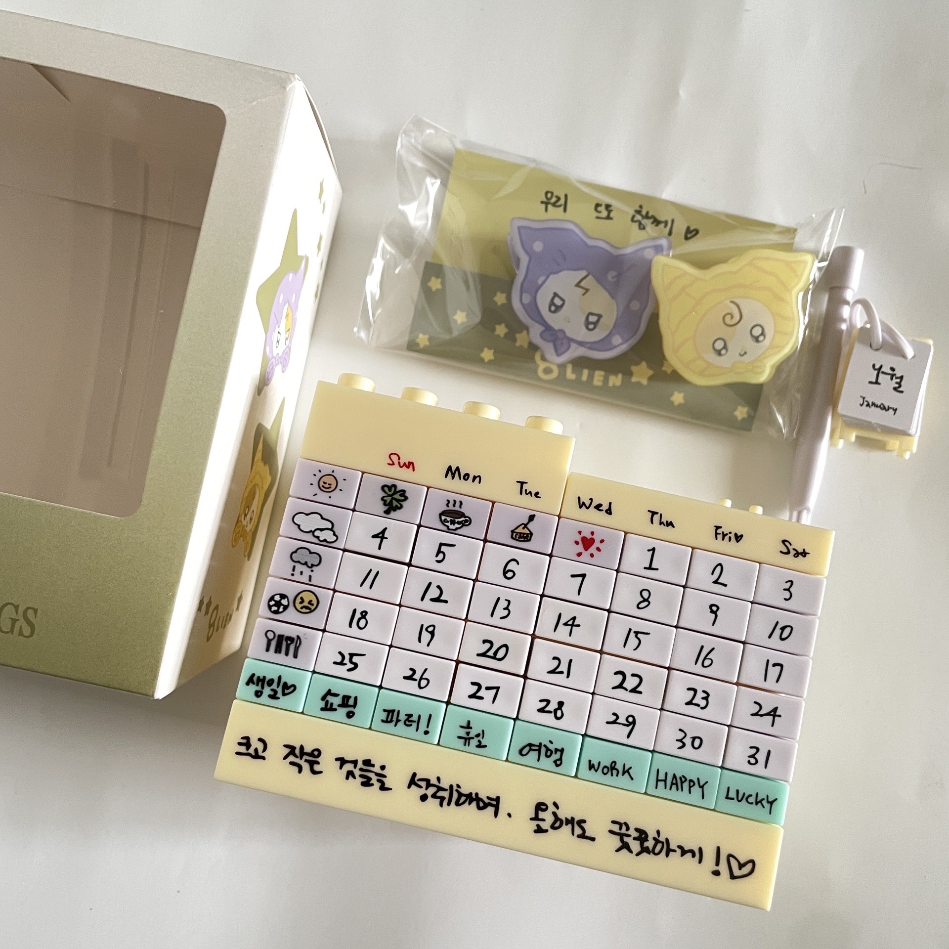 IU 2026年曆內容物