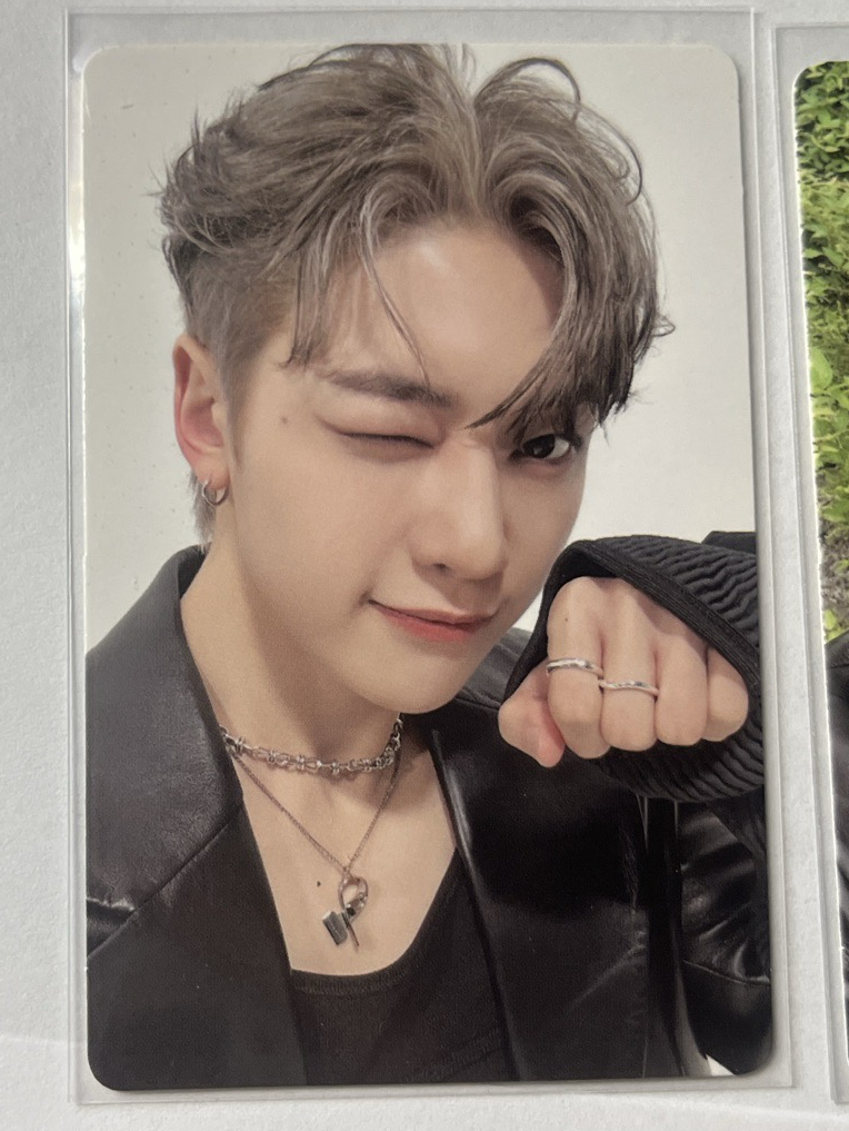 石馬修（眨眼）