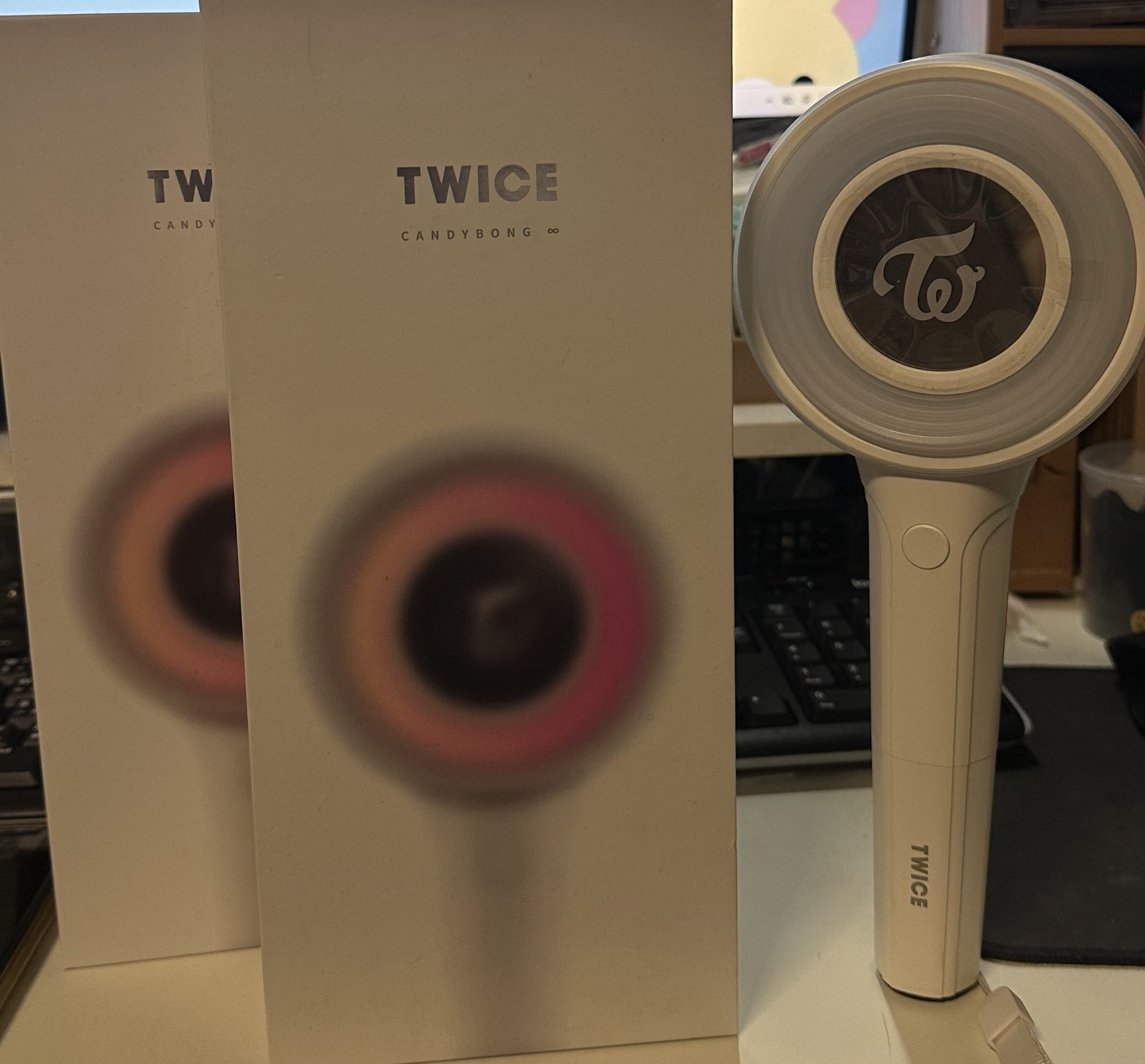 TWICE三代手燈（有使用過 都可以中控 可以連手燈APP） 