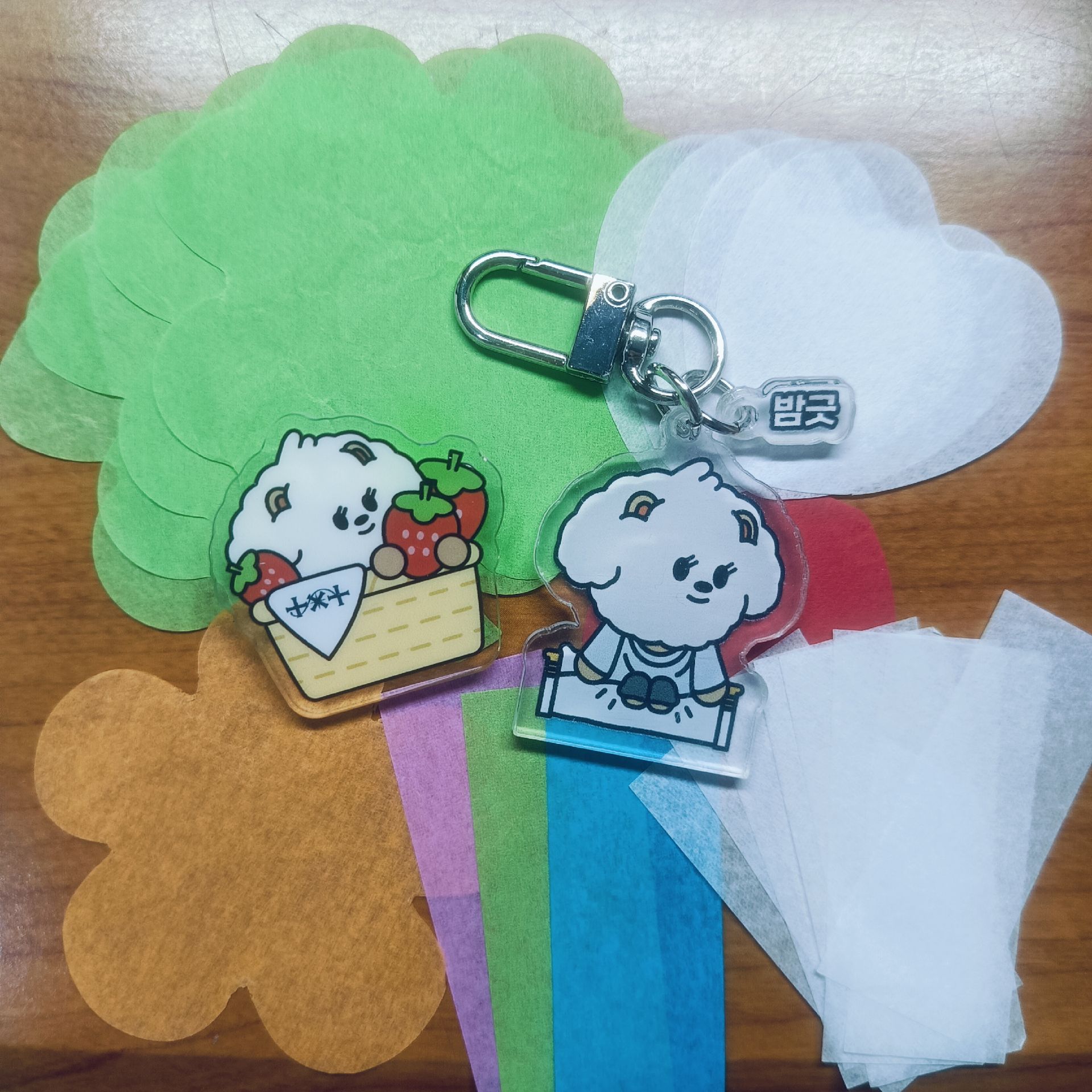 草莓栗嘻徽章+栗嘻吊飾（贈紙花