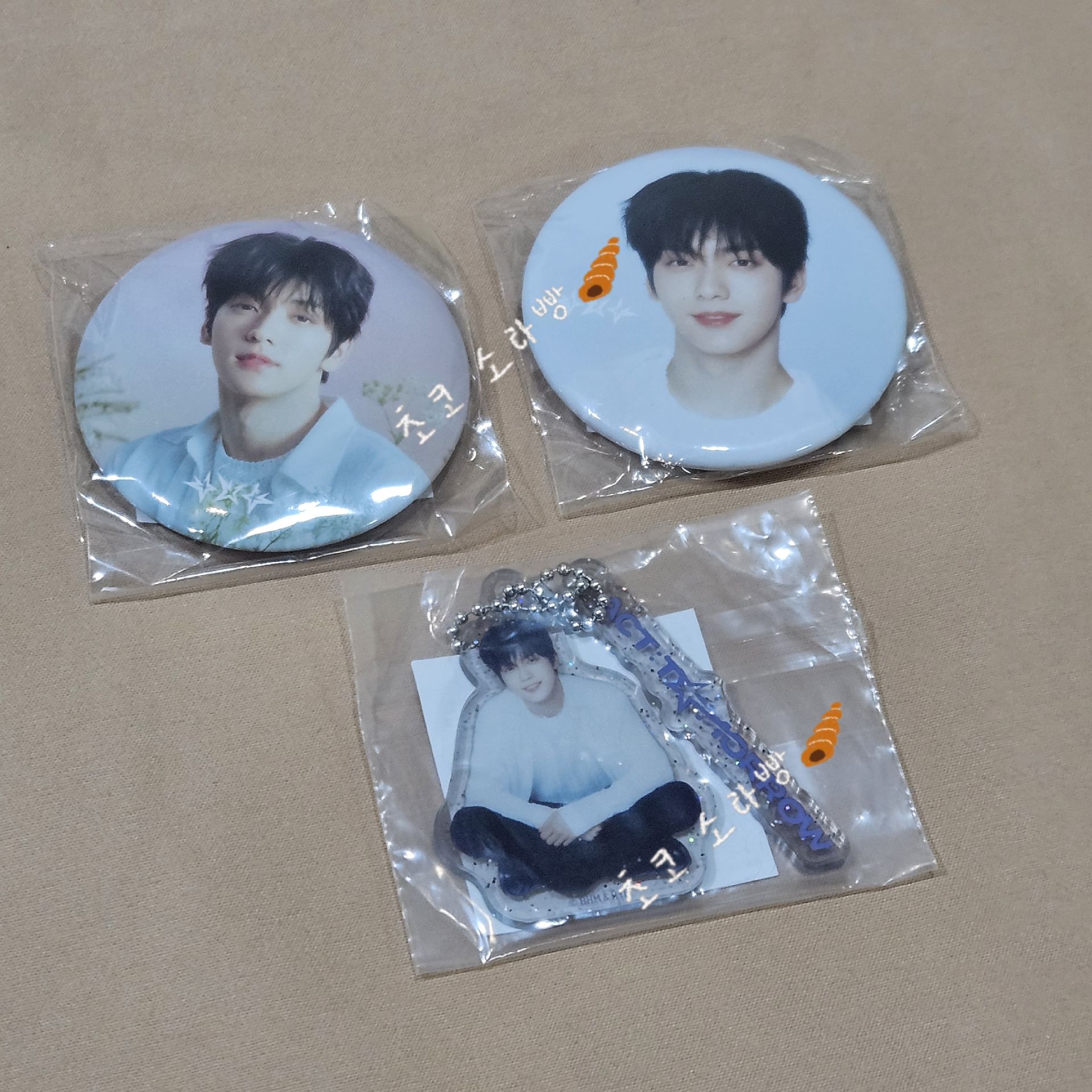 ACT:TOMORROW 日巡徽章+吊飾 彬一套