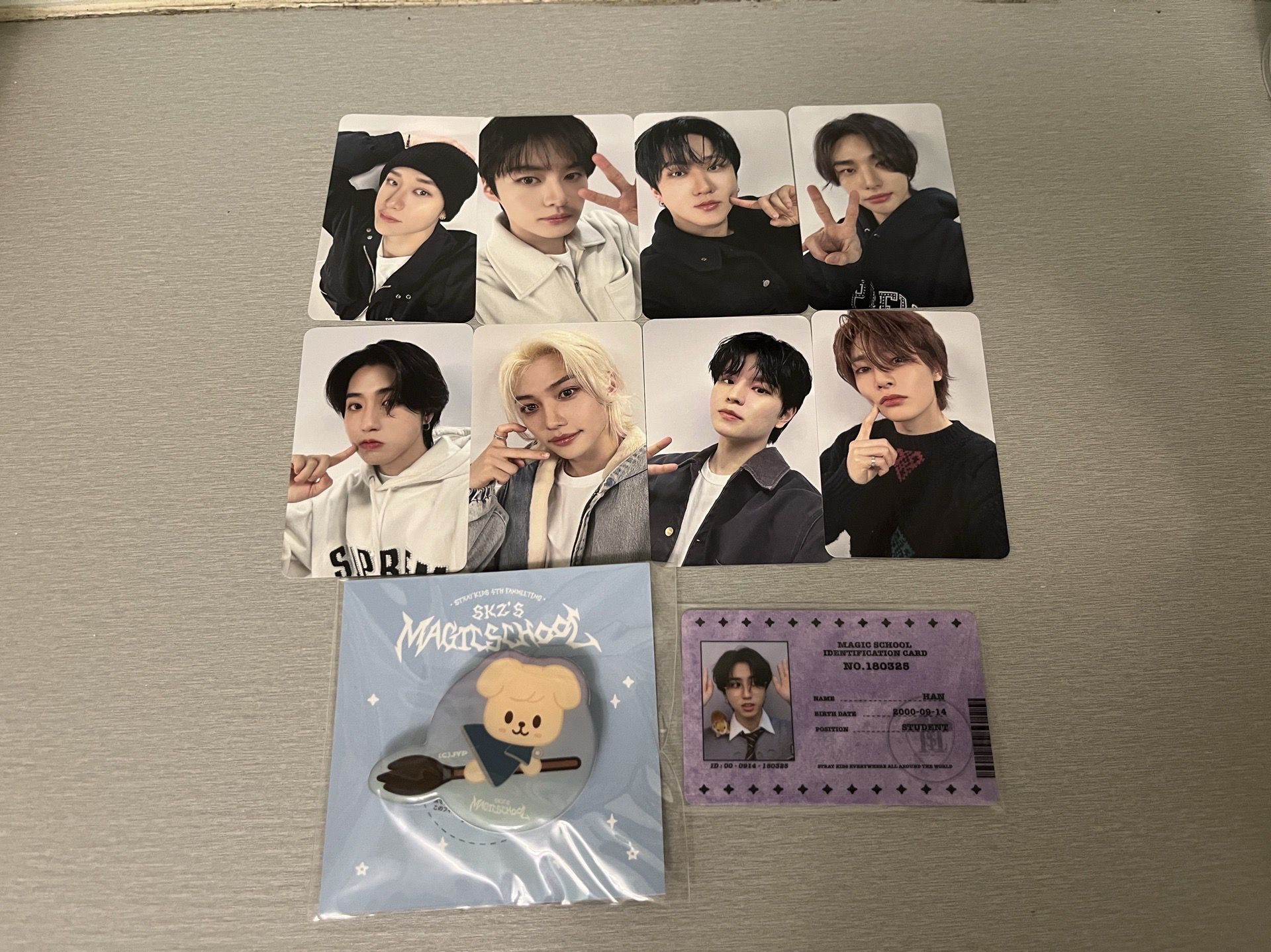 Straykids 4期魔法學院飯咪 會員禮zone卡 玟手機支架城學生證