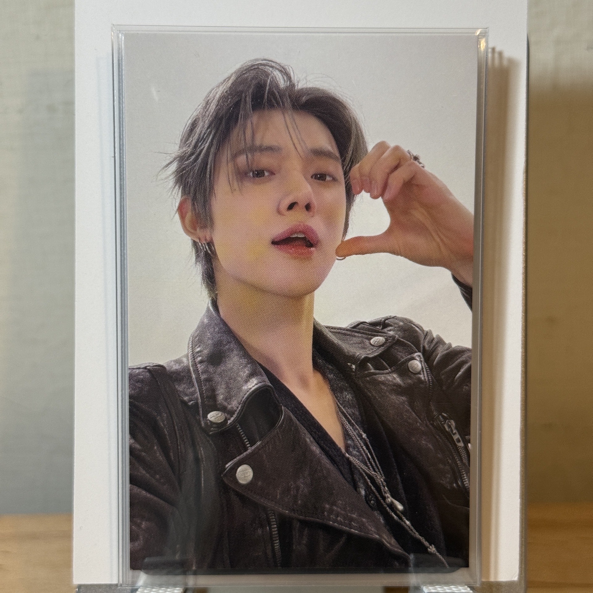 然竣 MOA CON外套卡