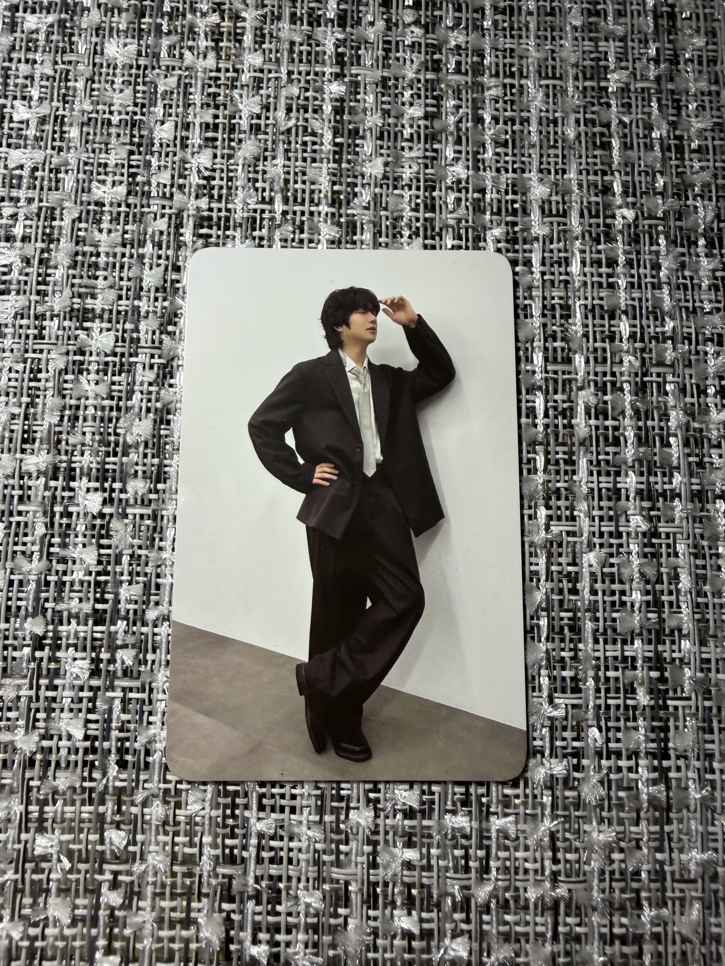 希澈-黑色西裝站著