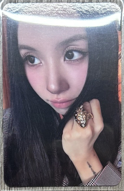 特四 斜眼抓髮（損）