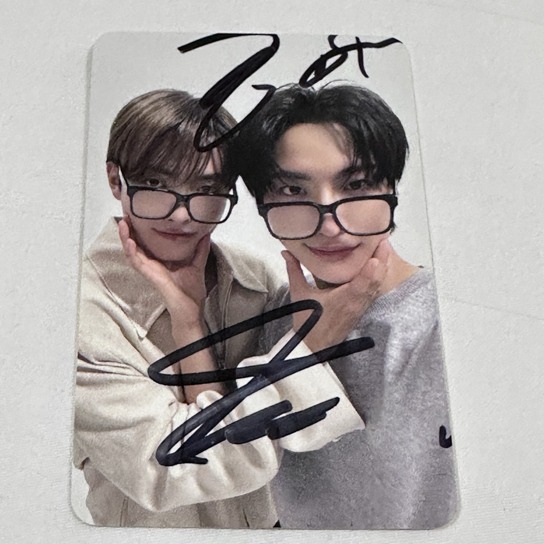 Matz 貼貼摸下巴（親簽）