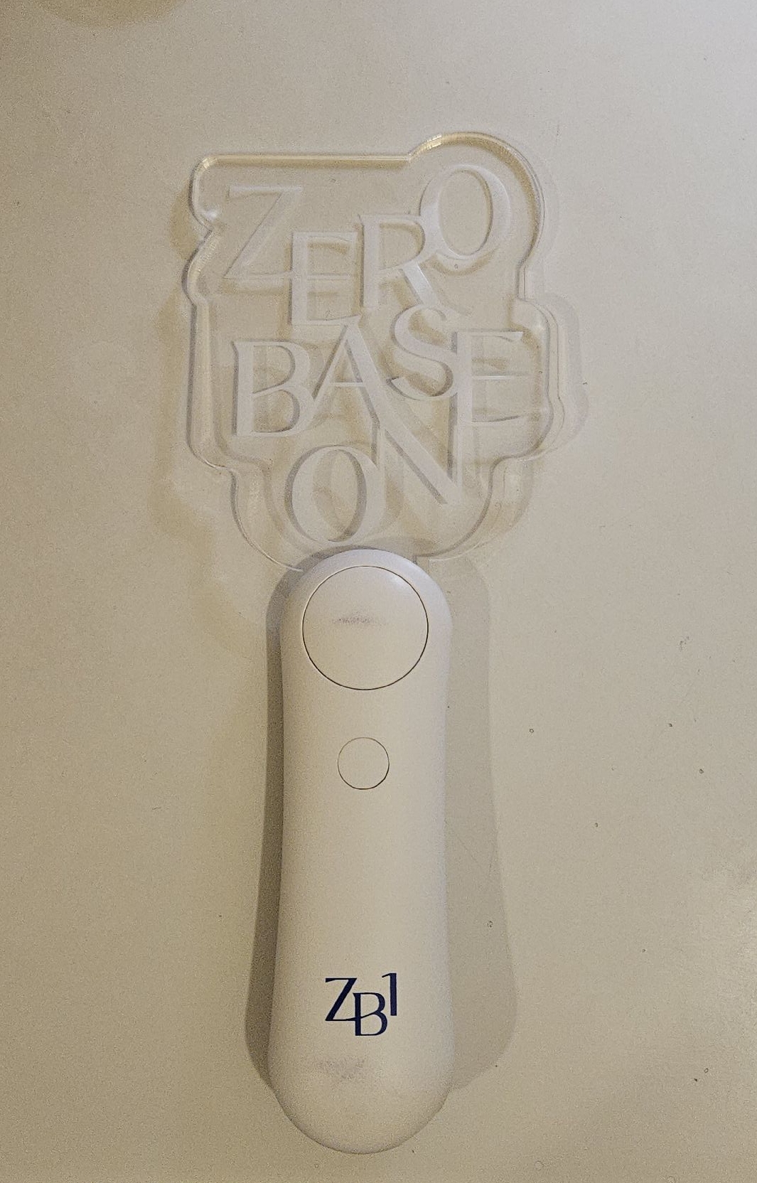 Zerobaseone 初代手燈