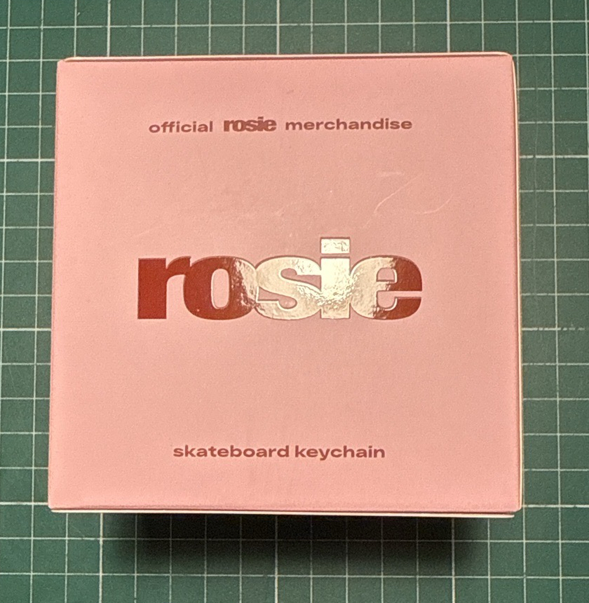 Rose’首爾快閃滑板吊飾（未拆）
