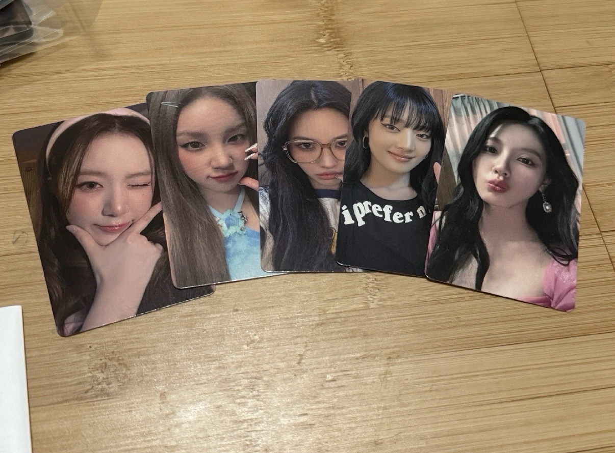 I feel idle weverse簽售卡一套