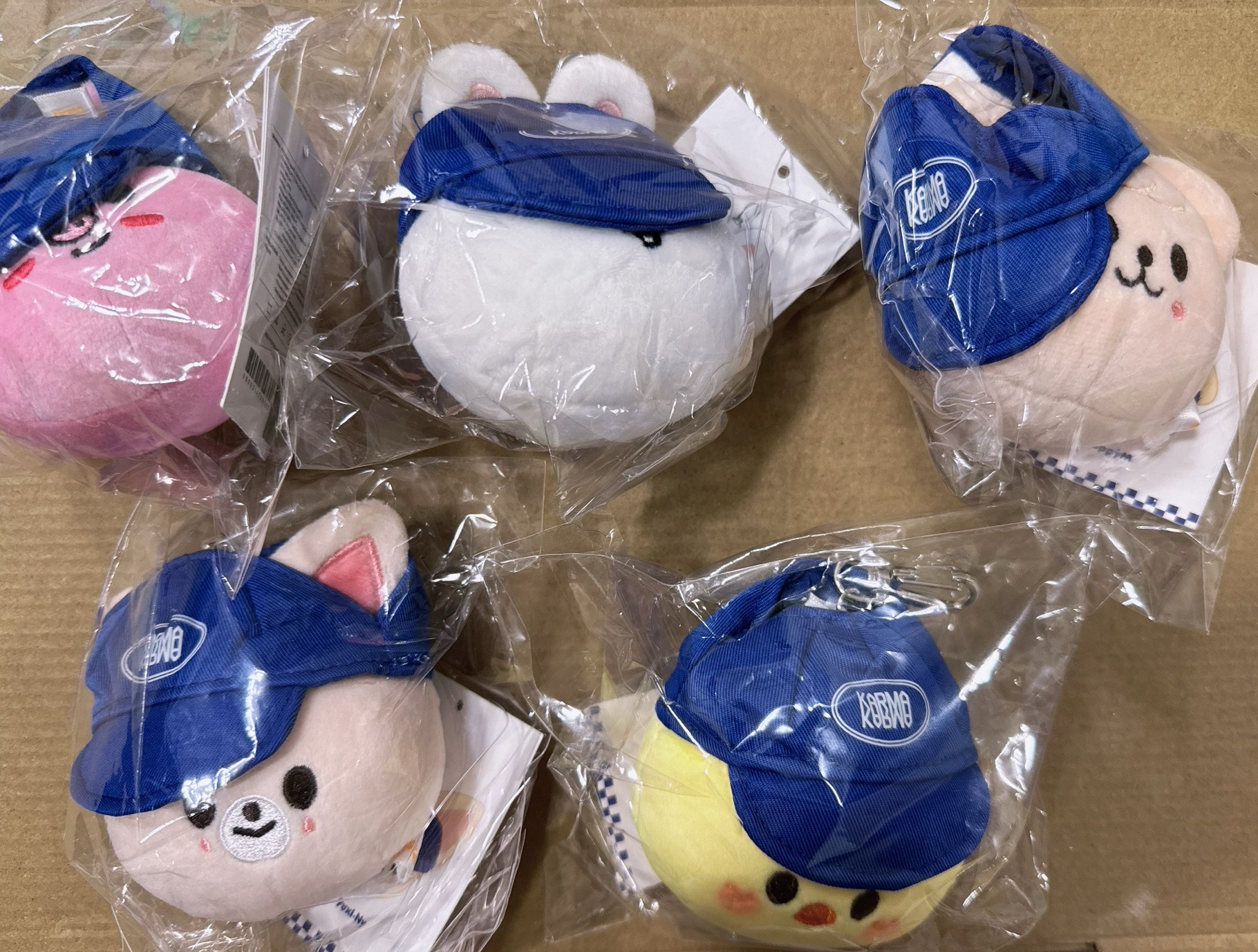 全新未拆 Karma 棒球帽吊飾