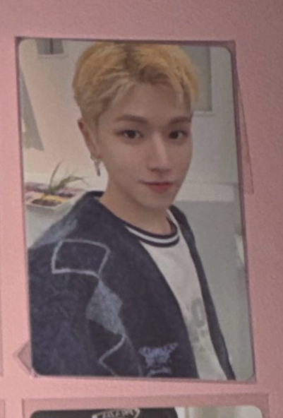 #攪拌棒/藍色毛衣/紅條