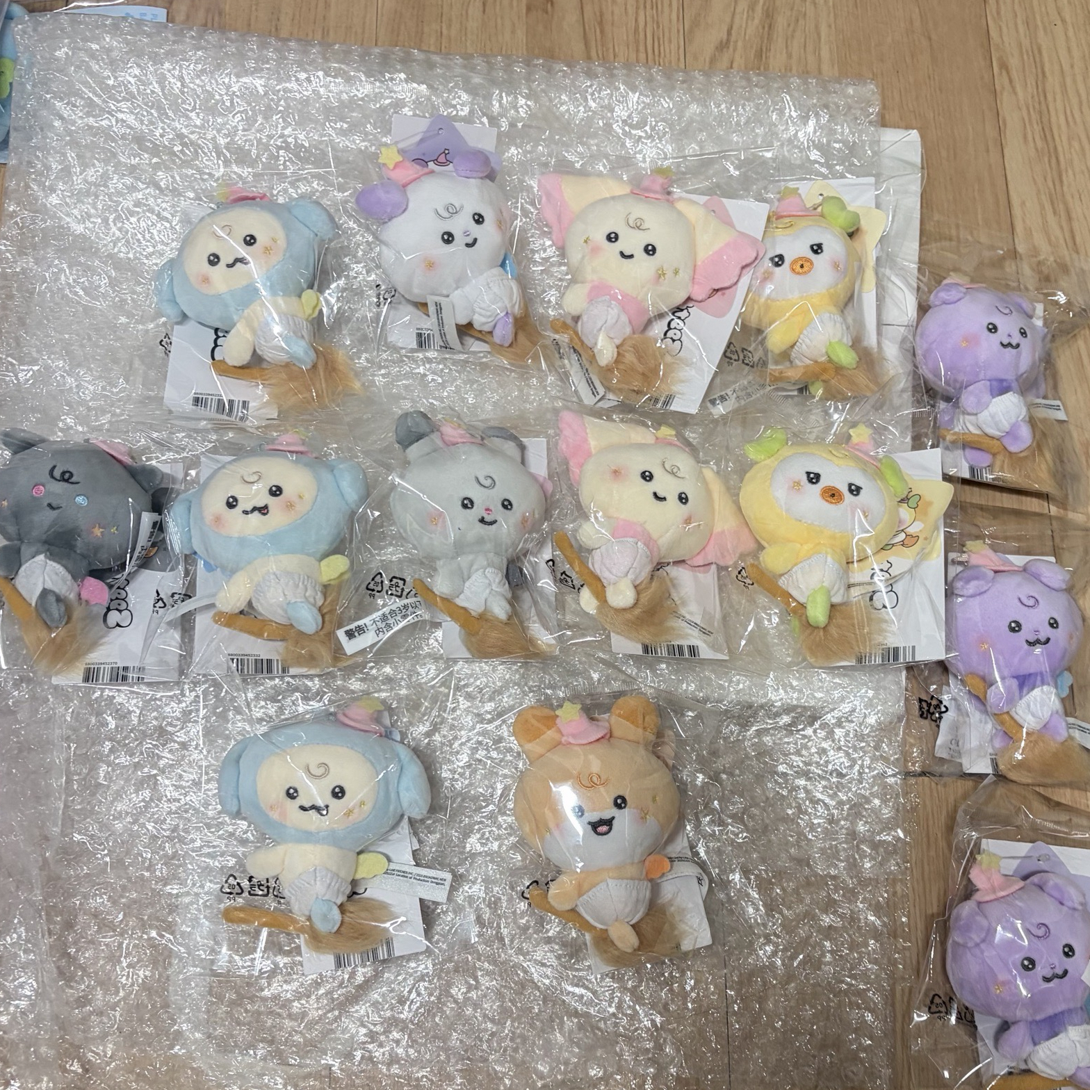 在韓 全新 ATEEZ MIGHTEEZ 掃把 娃娃吊飾