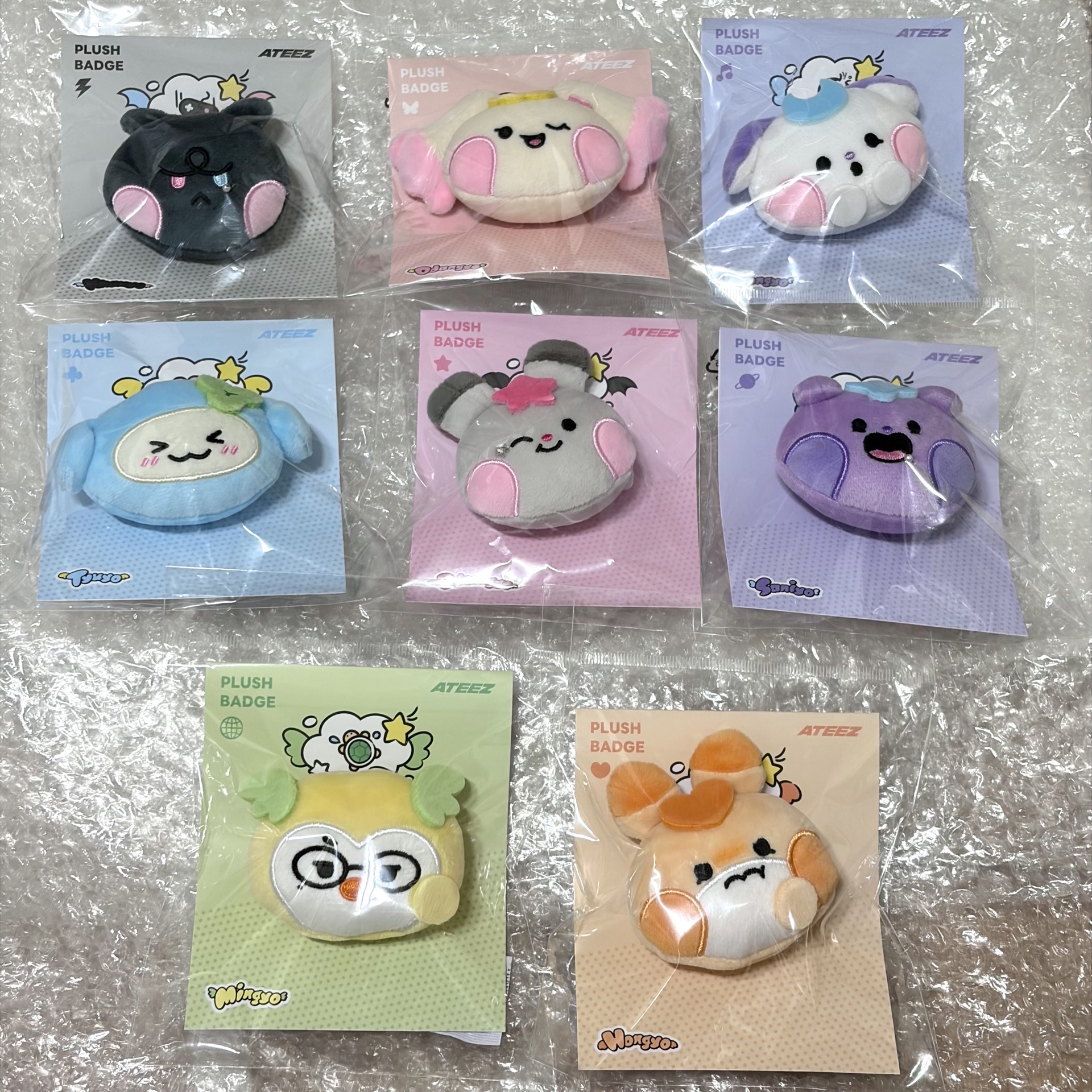 在韓 全新 ATEEZ MIGHTEEZ 徽章 別針