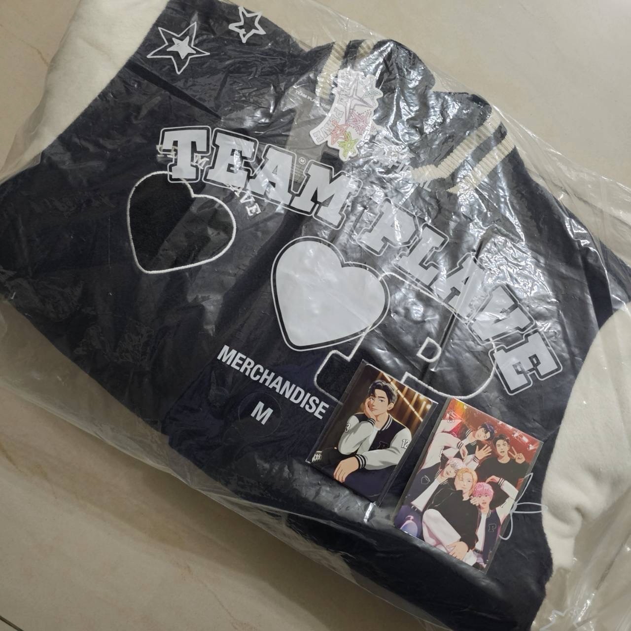 全新現貨 PLAVE 棒球外套 M號 含整組外套卡+大閃卡 代出