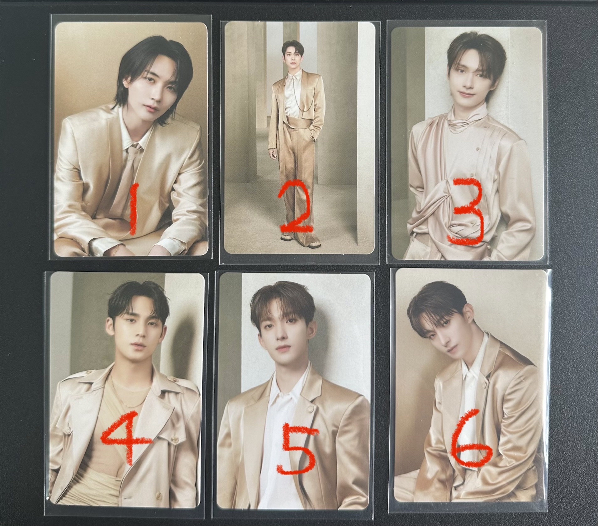 RIGHT HERE 隨機卡包