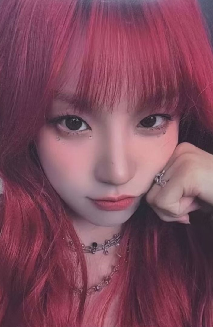 k4紅髮｜狗耳+撐臉