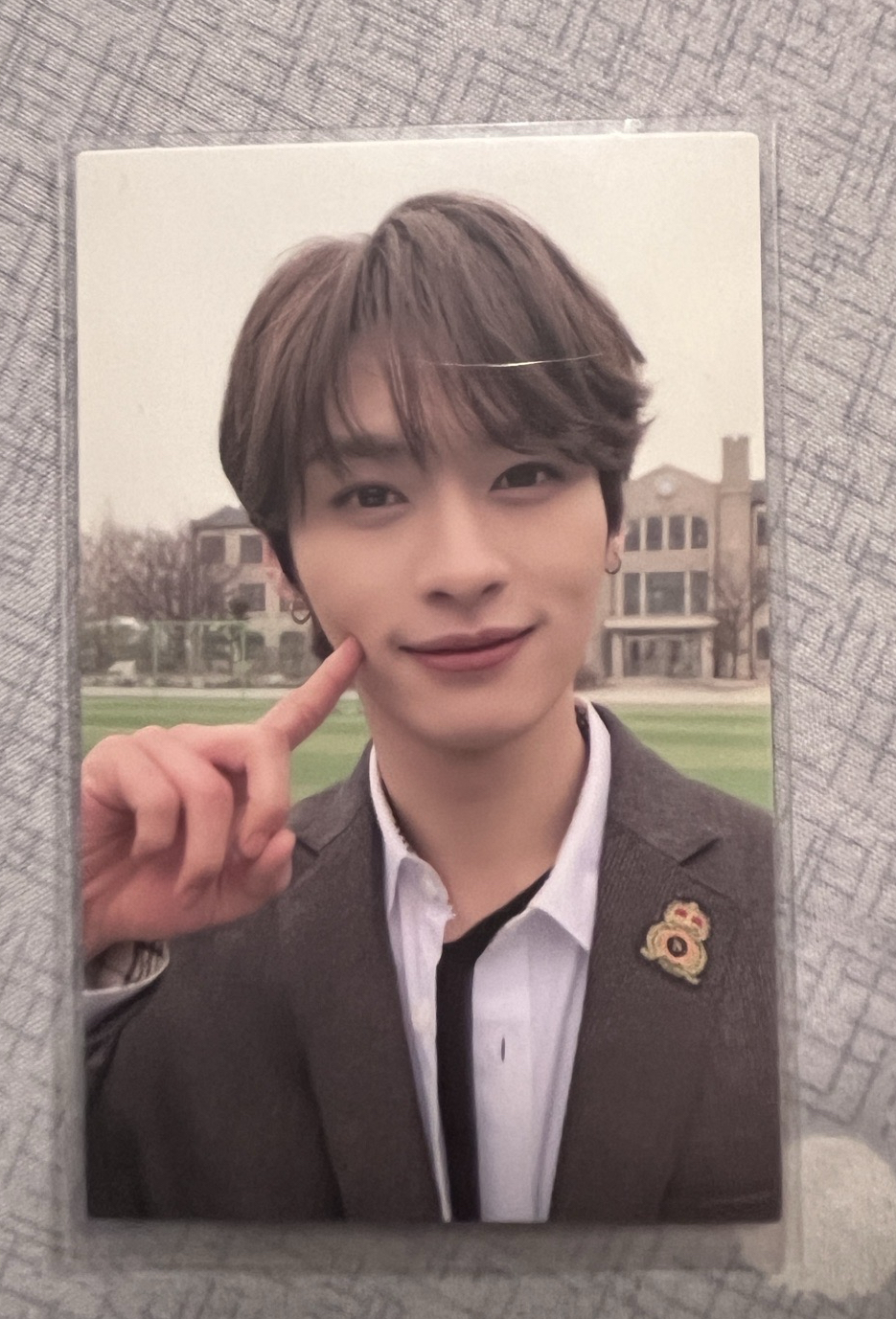 校服旻（有不過臉大損）