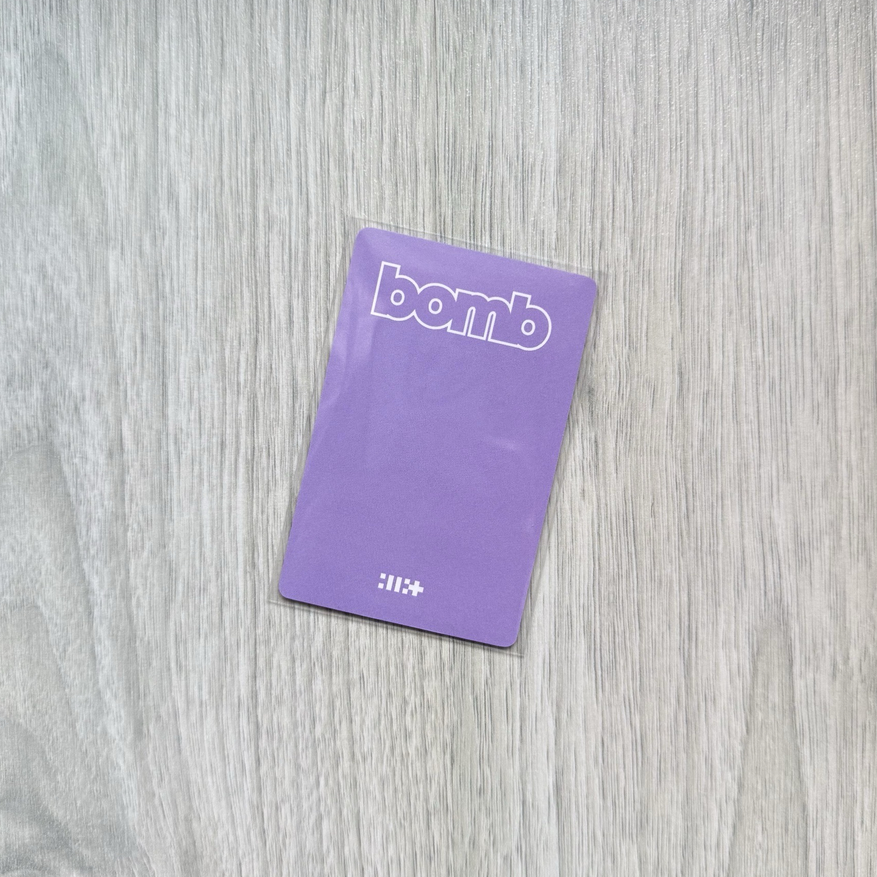 ILLIT Moka bomb yzy 2.0 幸運卡 