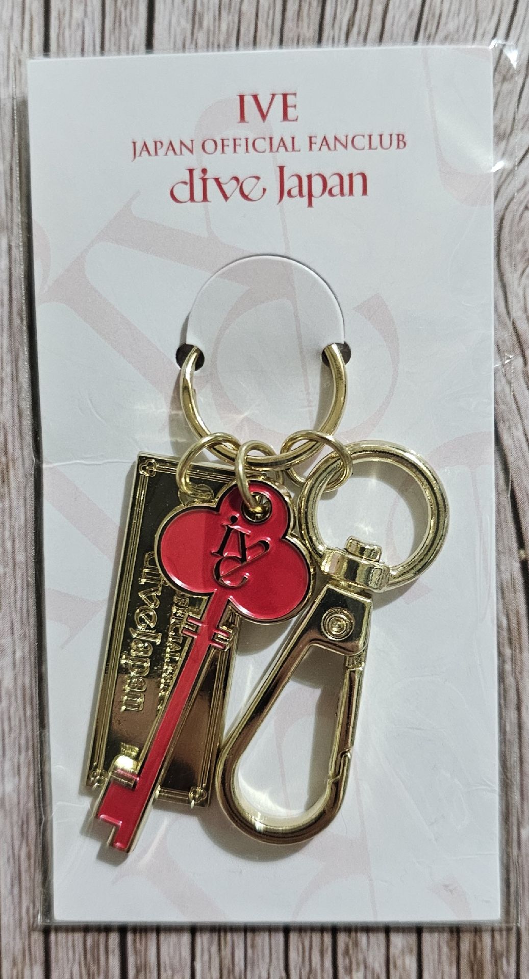 IVE 2023 SEASON’S GREETINGS 年曆 桌曆 證件照 日本 會員禮 鑰匙圈 Liz 大扇 扇子