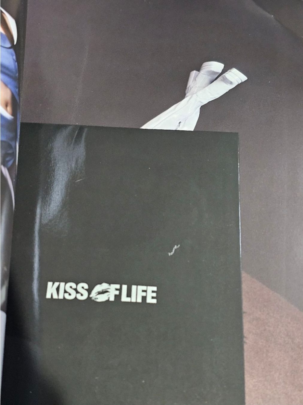 【Mwave 簽專 + 隨機特典卡】KISS OF LIFE 簽名 💋 224 親筆簽名 簽專 💽✍️(全成員簽名)