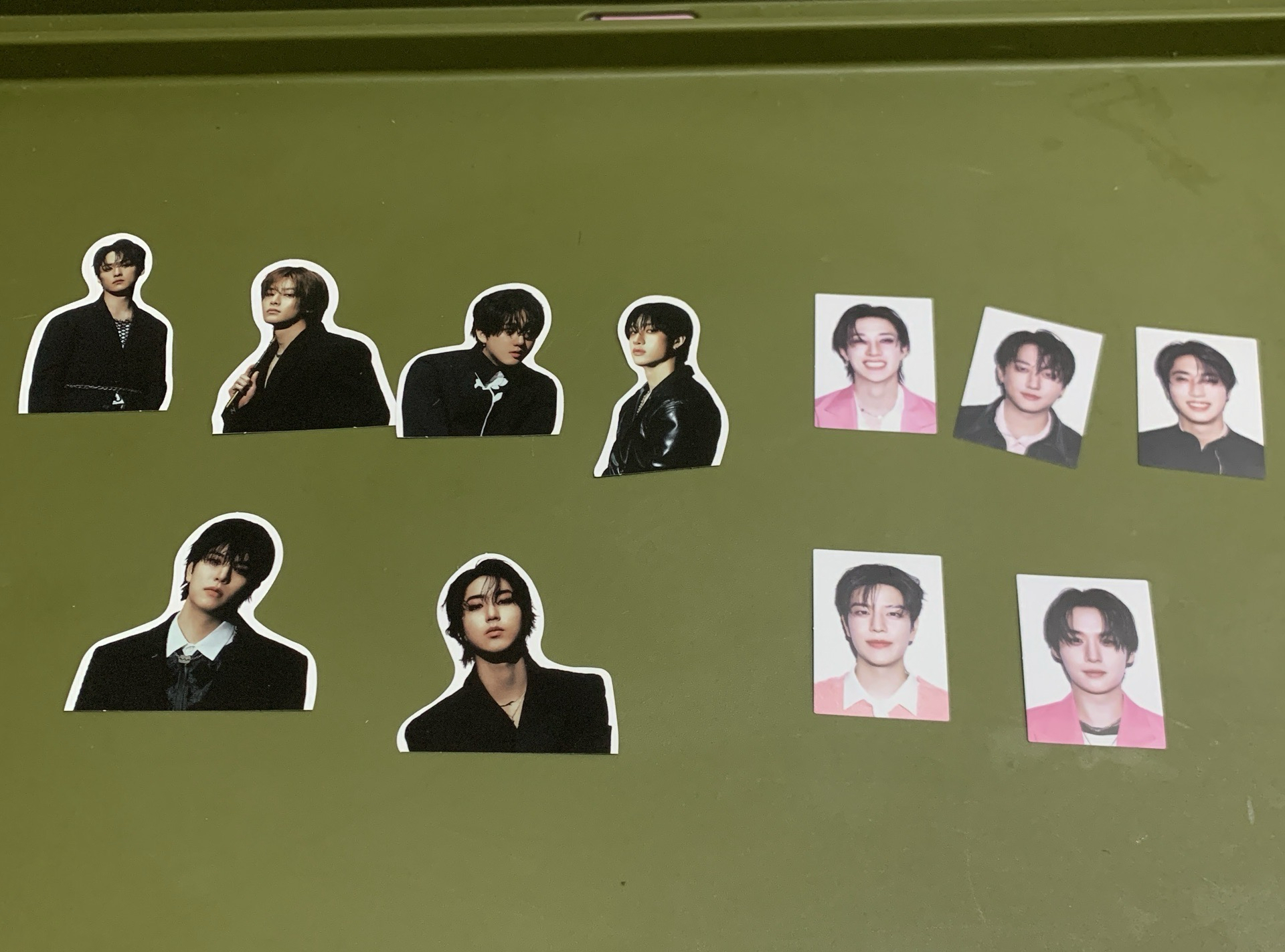 貼紙需1+1或貼紙+小卡